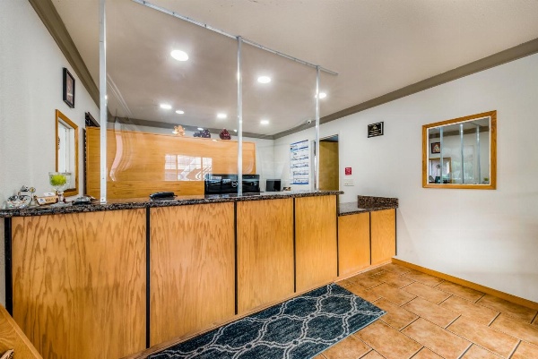 Americas Best Value Inn Ukiah image 9